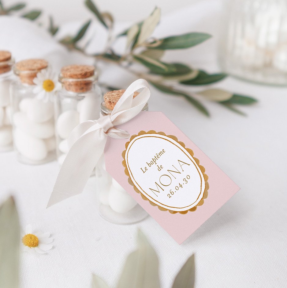 L'étiquette carrée perforée